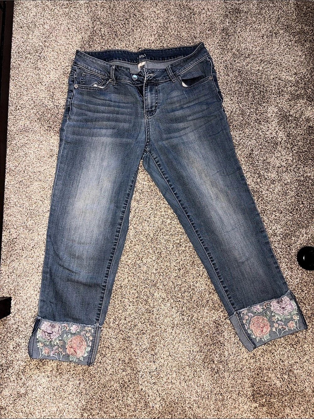 Floral Cuff Boot Cut Jeans in Blue Size 6